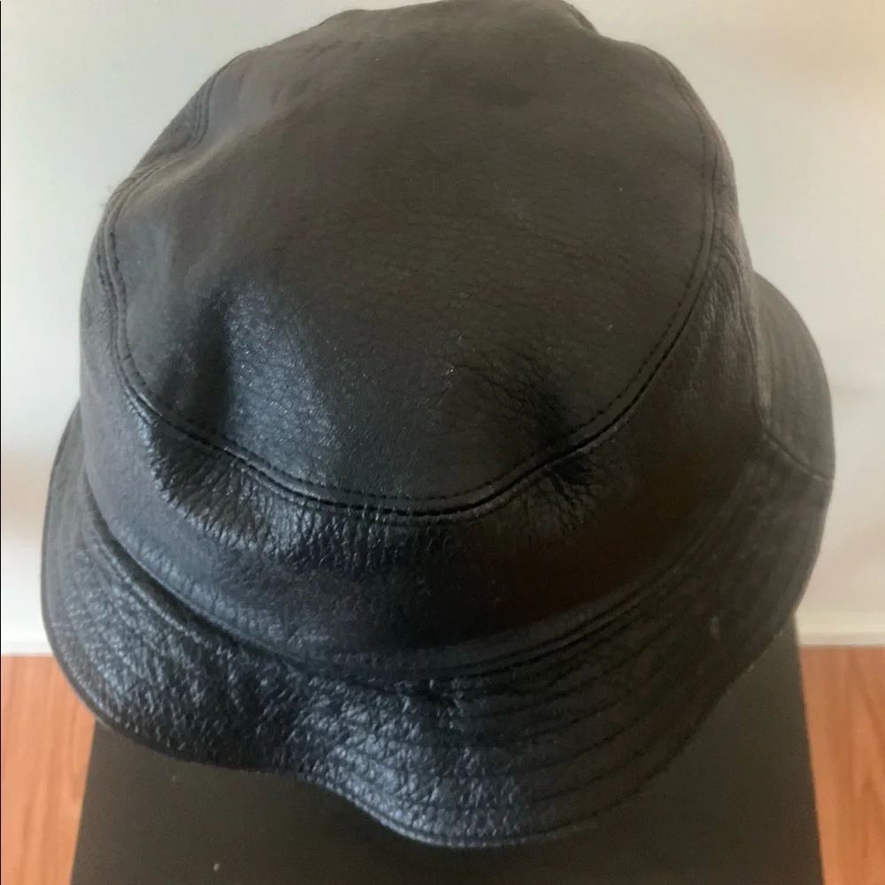 Authentic Burberry Reversible Bucket Hat. Black leather. - Picture 5 of 10